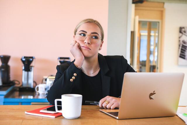 Home-Office und Home-Schooling erscheinen im ersten Moment als vernünftige Lösung, entpuppen sich mittlerweile aber als zermürbende Herausforderung. Denn bei vielen kommt es zu Stressreaktionen des Körpers. | Foto: Symbolbild: Unsplash.com