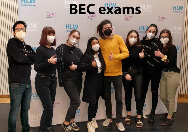 Bildbeschriftung v.l.n.r.
Felix Mathiesl (5M)
Nadja Pertl (5M)
Bettina Lerchster (5M)
Stephanie Reynoso (5M)
Simon Prieschl (5M)
Sabrina Wabnig (5AHW)
Anna Moritz (5AHW)
Nina Gugganig (5AHW) | Foto: © hlwspittal 2021