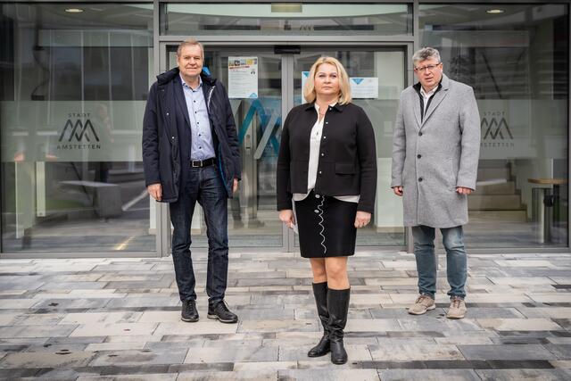 Bildungsmanager Josef Hörndler, Bildungs- und Personalstadträtin Doris Koch, Schulobmann Ewald Übellacker.
  | Foto: privat