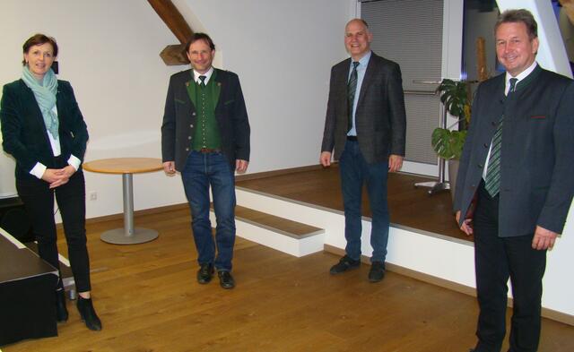 Bei der konstituierenden Sitzung in Deutschlandsberg: LK-Vizepräsidentin Maria Pein, KO-Stellv. BGM Franz Silly, KO Christian Polz und LK-Präsident ÖR Franz Titschenbacher | Foto: KK