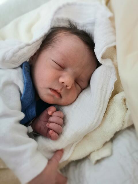Felix
Geboren: 27.02.2021
Eltern: Tina Eberhard und Florian Grillitsch, St. Barbara
3.050 g, 50 cm