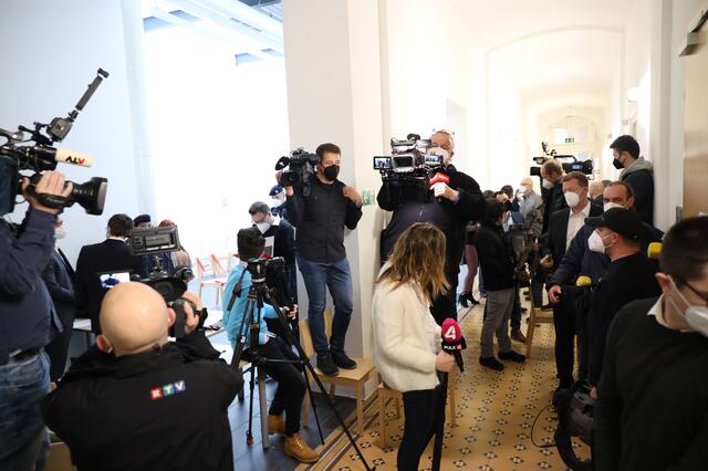 Großer Medienandrang und großes Polizeiaufgebot beim Prozess von Prinz Ernst August von Hannover. | Foto: laumat.at