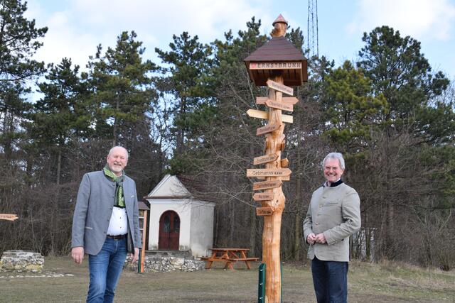 Horst Gangl und Karl Wilfing beraten, wohin es das nächste Mal geht. | Foto: Sandra Schütz