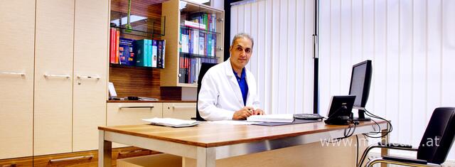 Chirurg Behrooz Salehi hat vor 13 Jahren das medizinische Zentrum "Medicum" gegründet. Behandelt werden Patienten aller Kassen.
 | Foto: Medicum