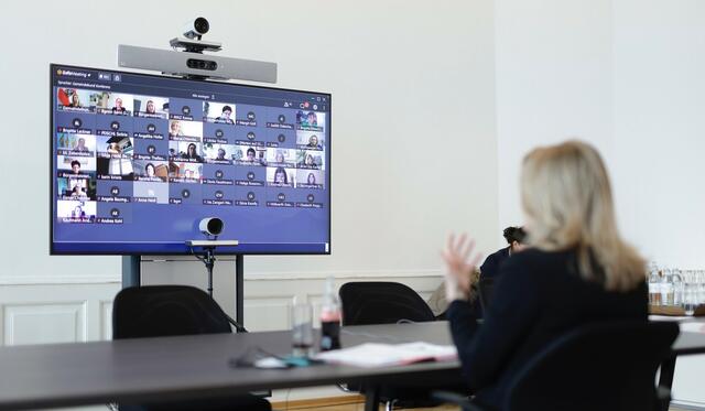 Videokonferenz mit weiblichen Bürgermeisterinnen bzw. Kommunalpolitikerinnen und Frauenministerin Susanne Raab. | Foto: BKA
