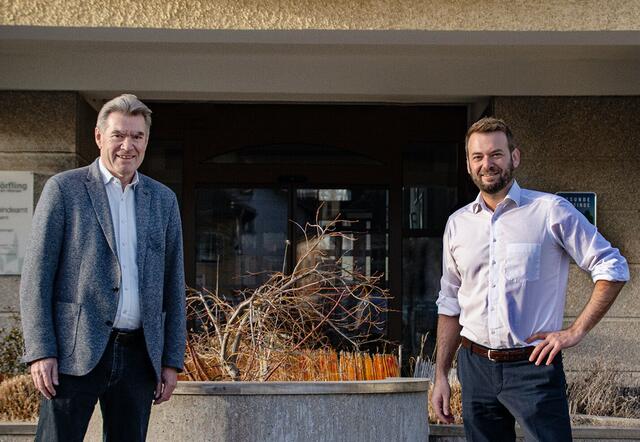 Gerhard Gründl (l.) ist seit 2003 Bürgermeister in Schörfling. Sein Sohn Gerhard Gründl jun. tritt bei der Bürgermeisterwahl an. | Foto: Gründl