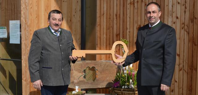Schlüsselübergabe (von links): Josef Mühlbachler, Martin Moser. | Foto: LF Freistadt-Perg/Christa Grünberger-Wurm