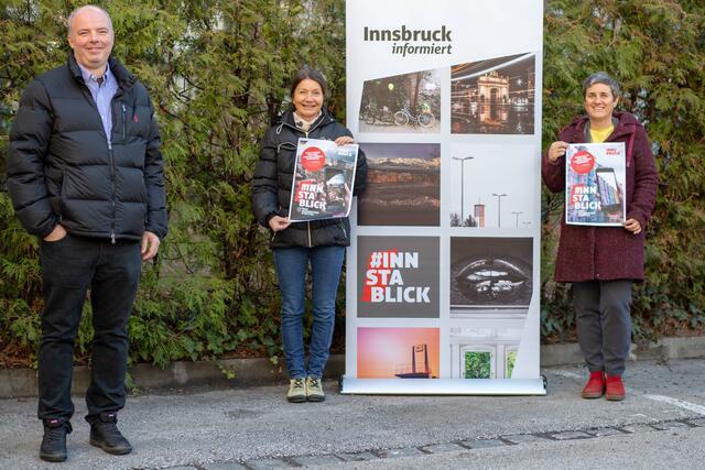 Kulturstadträtin Uschi Schwarzl (M.) freut sich gemeinsam mit dem Leiter des Stadtarchiv/Stadtmuseum Innsbruck, Lukas Morscher und Renate Ursprunger (Projektverantwortliche, Stadtarchiv/Stadtmuseum Innsbruck) – nach der einjährigen Pause – auf kreative #INNstablick Bilder aus allen Stadtteilen. | Foto: IKM/A. Dulnigg
