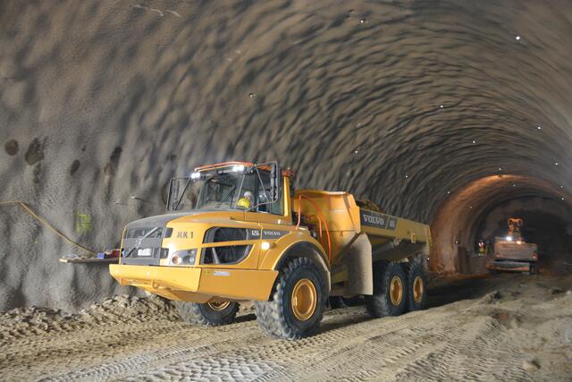 S7-Straßentunnel: Die Länge des bergmännisch zu bohrenden Tunnelanteils der Südröhre beträgt 1.737 Meter.