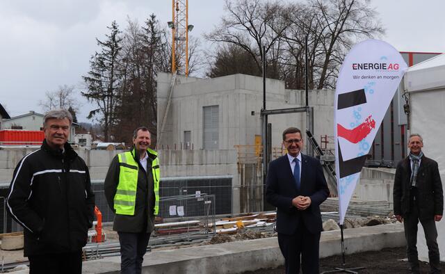 Generaldirektor Werner Steinecker, Technikvorstand Stefan Stallinger, Wirtschafts- und Energie-Landesrat Markus Achleitner und Geschäftsführer Norbert Rechberger (v.l.). | Foto: Pouget
