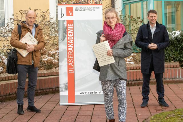 Gerald Pachinger (l.) und Hermann Pumberger (r.) mit einer der TeilnehmerInnen Valentina Berger. | Foto: OÖBV Bezirk Grieskirchen