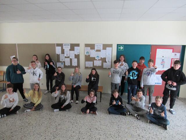 Die 2. Klasse der Mittelschule Riedau hatte im Lockdown den Auftrag ein Gedicht zum Thema "Corona-Virus" zu verfassen.  | Foto: MS Riedau