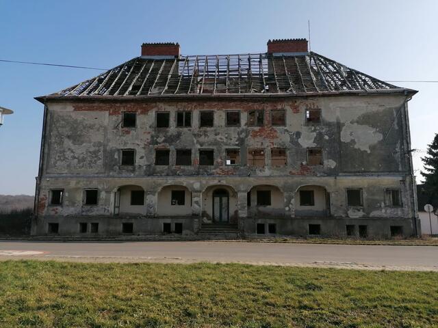 Das Zollhaus in Nikitsch wurde 1924-1925 errichtet. Insgesamt waren im Nikitscher Zollhaus 10 Wohneinheiten untergebracht.  | Foto: Michael Schreiber