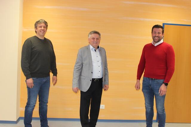 Markus Derler, Bgm. Hermann Pferschy und Thomas Svoboda freuen sich über die zukünftige Nachnutzung des ehemaligen Disco-Areals. | Foto: ÖVP Markt Allhau