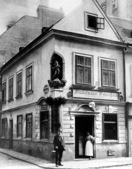 Seit dem Jahr 1953 wurde das Lokal von von der Familie Meznik betrieben und 1962/63 als eines der ersten Häuser am Spittelberg revitalisiert.