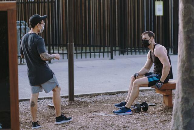 #comebackstronger als Devise, aber Warten auf die Sportöffnung ist noch angesagt. Gesundheitspsychologe Martin Kopp forert Öffnung der Sportstätten und warnt vor Folgekosten. | Foto: Pexels Kate Trifo 