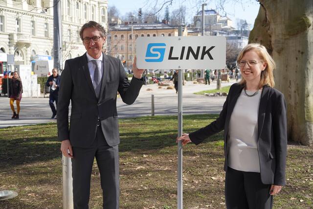 Salzburg AG-Vorstand Leonhard Schitter und Bundesministerin Leonore Gewessler
