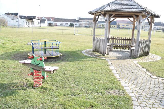 Spielplatz in Hanfthal neben dem Sportplatz