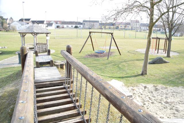 Spielplatz in Hanfthal neben dem Sportplatz