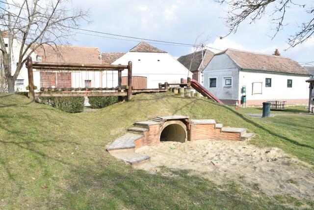 Spielplatz in Hanfthal neben dem Sportplatz