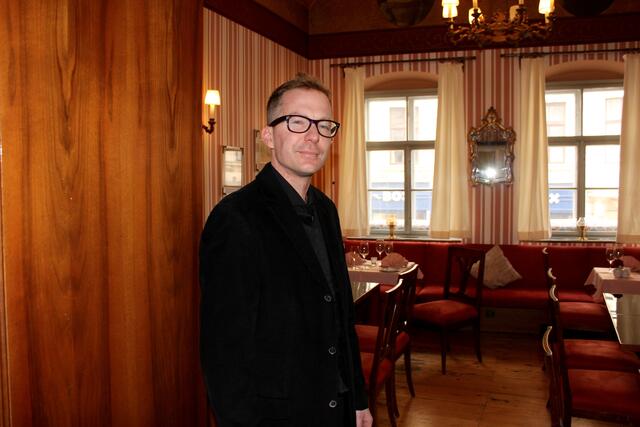 Christian Csermak hat das Lokal "Zu ebener Erde und erster Stock" am Spielberg übernommen: Er verbindet österreichische Tradition mit Moderne.