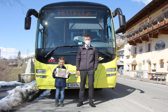 Freunde: Raphael aus Ellbögen und Postbusfahrer Simon Huter | Foto: ÖBB