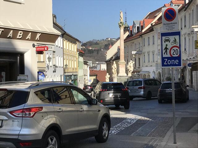 Der starke Durchzugsverkehr über den Hohen Platz ist nach wie vor ein Thema des Anstoßes für viele Beteiligte. | Foto: RMK