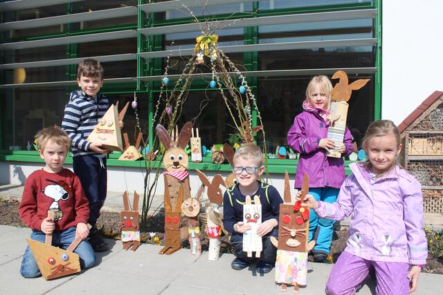 Die Kinder des Kindergarten Forchtenstein haben viele unterschiedliche Osterhasen gebastelt. | Foto: Kindergarten Forchtenstein