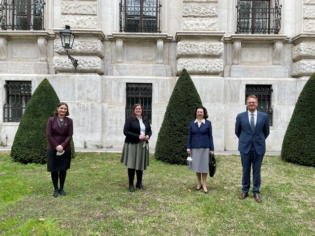 Die Pongauer Nationalratsabgeordnete Carina Reiter (2.v.l.) mit der norwegischen Botschafterin Kjersti Ertresvaag Andersen, Honorar-Vizekonsulin Elisabeth Schubrig aus Island und dem dänischen Botschafter René Rosager Dinesen (v.l.). | Foto: Reiter/Habich