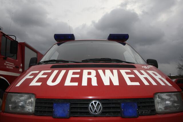 Die Feuerwehren von Anthering und Nußdorf waren im Einsatz. | Foto: Neumayr