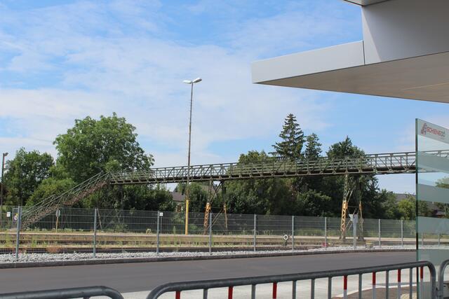 Der Fußgängerübergang von Wegleiten nach Ried kurz vor dem Abriss. | Foto: BRS
