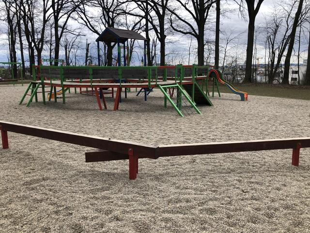 Spielplatz im Stadtwald von St. Pölten.
