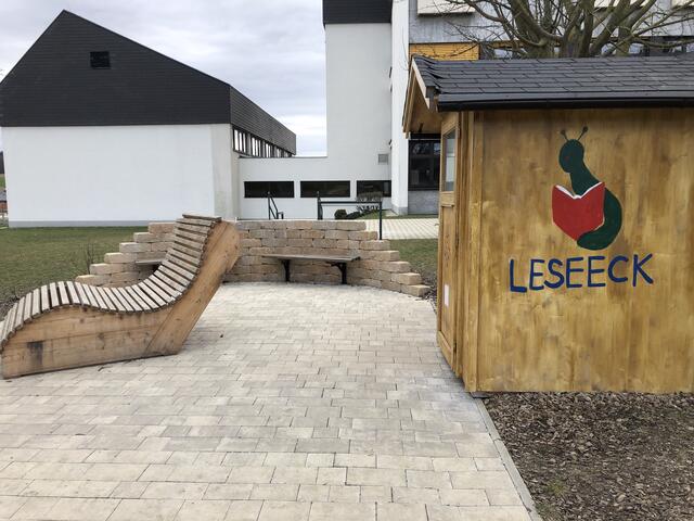 Leseecke am Spielplatz in Phyra