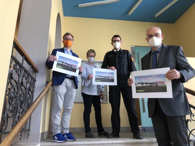 Bürgermeister Erich Stubenvoll, Stadträtin Andrea Hugl, FF-Kommandant Claus Neubauer und Gemeinderat Heinrich Krickl. | Foto: Seidl