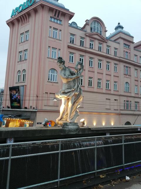 Eine von vier Barockstatuen am Fritz Grünbaum Platz in Mariahilf. | Foto: Rosemarie