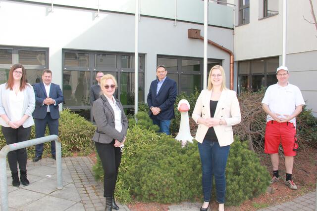 Die Vorstände präsentierten den neuen Wirtschaftsverein. | Foto: Foto: Mold