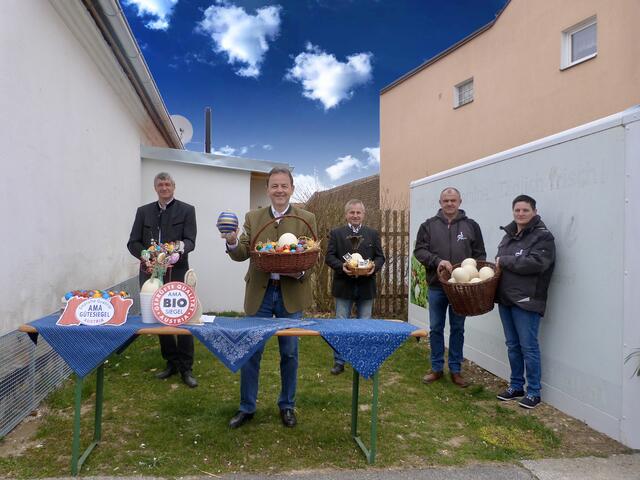 Heinz Schögl, Obmann der ALGB, Nikolaus Berlakovich, Präsident der burgenländischen Landwirtschaftskammer, Anton Wiedenhofer, Bürgermeister und Familie Leidl, Straußenfarm Leidl
