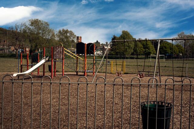 Spielplätze sind das Paradies für Kinder. Kaum an einem anderen Ort können Kinder so viel ausprobieren & so austoben wie hier.