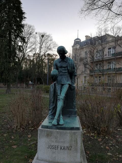 Das Josef Kainz Denkmal am Josef-Kainz-Platz in Währing. | Foto: Rosemarie