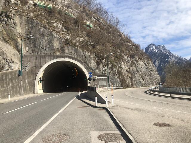 In der Tunnelkette Traunsee – zwischen Ebensee und Traunkirchen – muss heuer wieder die Fahrbahn saniert werden. | Foto: Land OÖ/Direktion Straßenbau und Verkehr