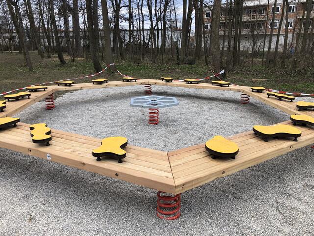 Neue Geräte warten am Spielplatz in Böheimkirchen.