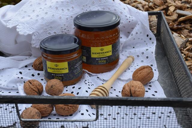 Neben Kartoffeln und Kartoffelraritäten gibt es am Biohof Peternhäusl auch Blütenhonig, Cremehonig, Wabenhonig und Waldhonig. | Foto: Foto: Keplinger
