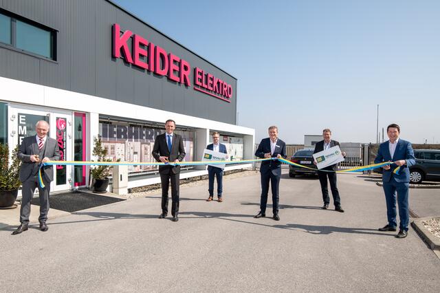 ecoplus Geschäftsführer Helmut Miernicki, Wirtschaftslandesrat Jochen Danninger, Bürgermeister Mistelbach Erich Stubenvoll, Geschäftsführer spusu Franz Pichler, Bürgermeister Wilfersdorf Josef Tatzber, Vizepräsident &amp; Bezirksstellenobmann der Wirtschaftskammer Niederösterreich Kurt Hackl. | Foto: Imre Antal