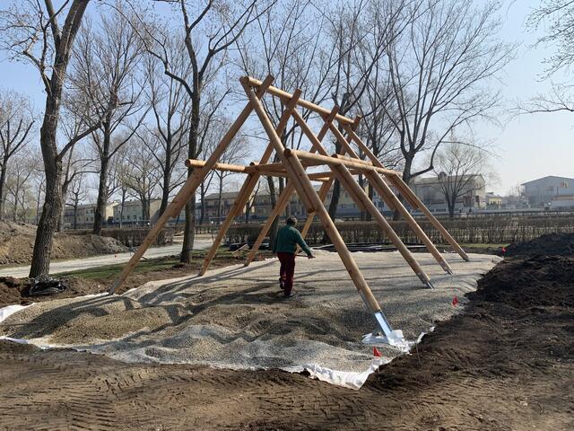 Die Goliath-Schaukel ist derzeit noch im Aufbau