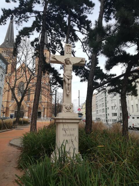 Das weiße Kreuz in der Wattgasse 15 in Ottakring. | Foto: Rosemarie