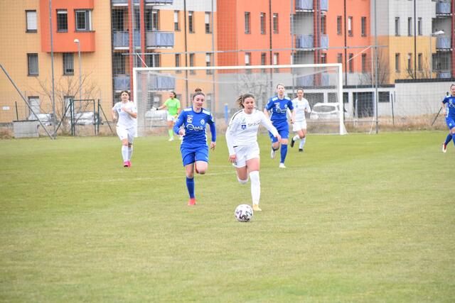 Lena Schandl will mit dem FC SKINY Südburgenland den Klassenerhalt im Frühjahr schaffen.