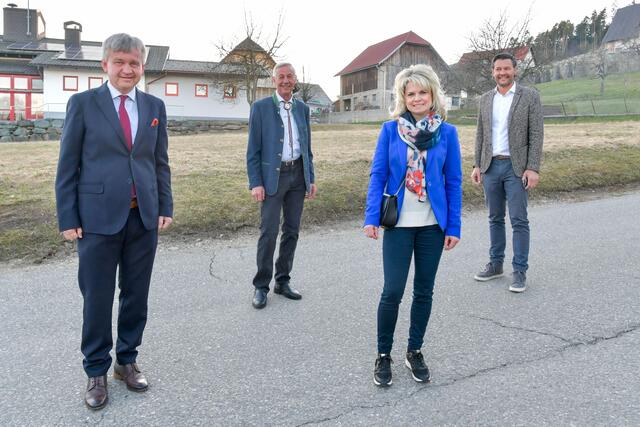 Josef Liendl (g.l.) mit seinem Team freut sich auf eine weitere Amtsperiode für Köttmannsdorf | Foto: Dieter Arbeiter