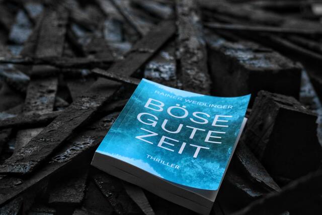 "Böse Gute Zeit" von Rainer Weidlinger ist als E-Book, aber auch als Taschenbuch in der Buchhandlung Heindl erhältlich. | Foto: Eva Wiedemann