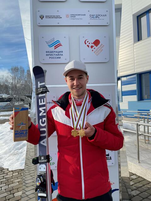 Mit zwei Goldmedaillen im Gepäck kehrte Oliver Vierthaler als frischgebackener Doppel-Juniorenweltmeister im Skicross aus Russland heim. | Foto: ÖSV