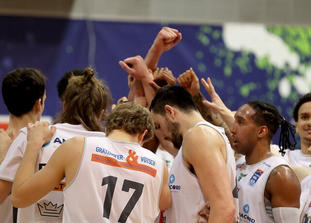 Mit vereinten Kräften ins Viertelfinale. | Foto: GEPA